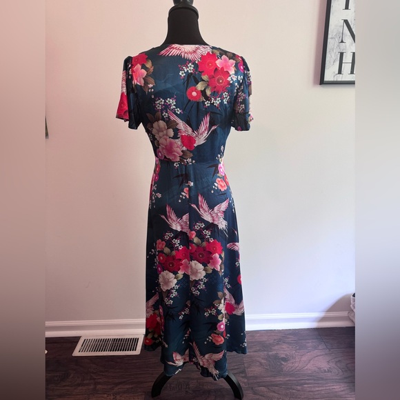 Beautiful dress bought in Europe. Smooth material and lovely pattern. - Picture 5 of 5